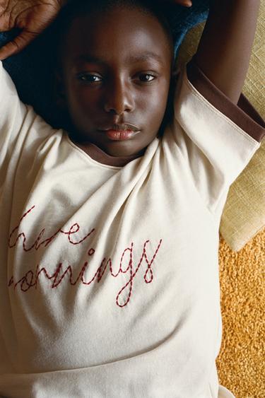 CONTRAST RIB EMBROIDERED T-SHIRT - Ecru by Zara