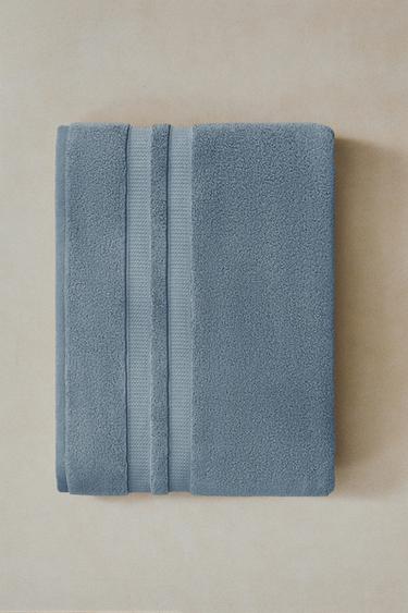 EXTRA SOFT DOUBLE BORDER BATH TOWEL - Light blue by Zara