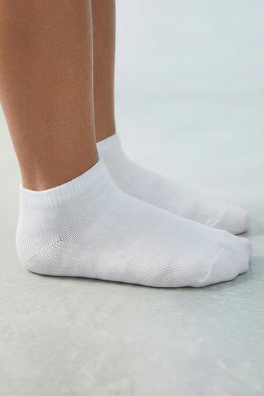 FOUR-PACK OF PLAIN ANKLE SOCKS - White by Zara