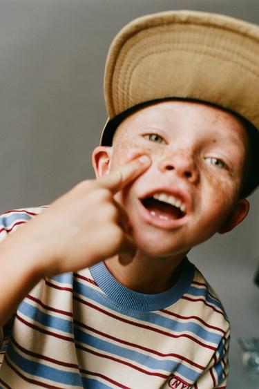 STRIPED T-SHIRT WITH EMBROIDERED LOGO - Ecru / Blue by Zara