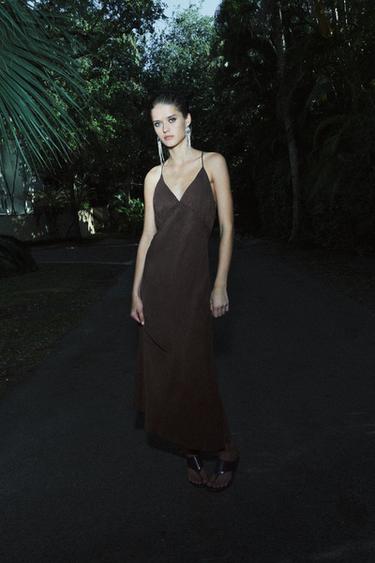 Zara {名称} - {颜色}