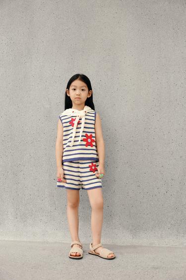 STRIPED KNIT BERMUDA SHORTS WITH FLOWER - Ecru / Blue by Zara