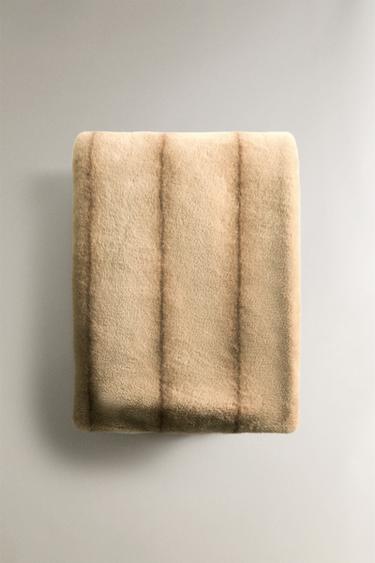 STRIPED FAUX FUR THROW - Beige by Zara