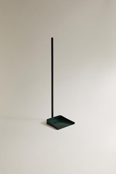 WOODEN DUSTPAN - Black / Green by Zara