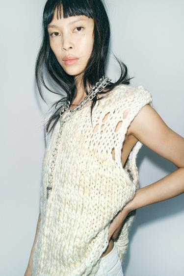 OVERSIZE KNIT SLEEVELESS JUMPER - Cream by Zara