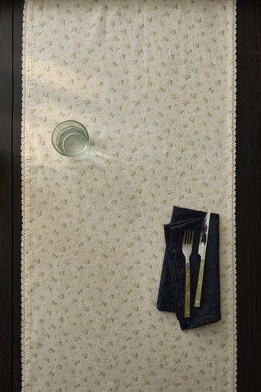 WILDFLOWER TABLE RUNNER WITH LACE TRIM - Taupe grey by Zara