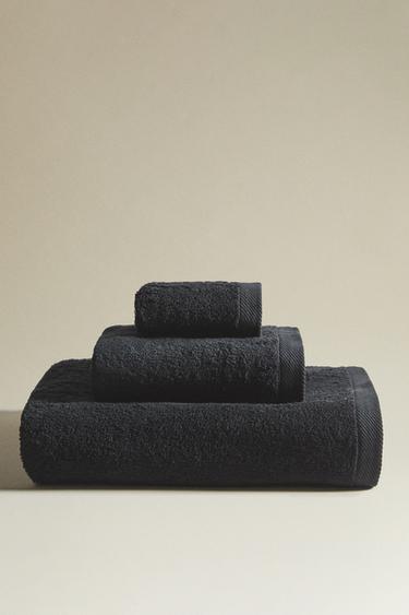 PLAIN COTTON TERRY BATH TOWEL (500 GXM²) - Black by Zara