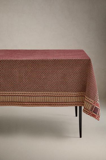 COTTON GEOMETRIC CHRISTMAS TABLECLOTH - Red by Zara