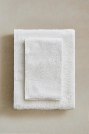 PLAIN COTTON TERRY BATH TOWEL (500 GXM²) - White by Zara