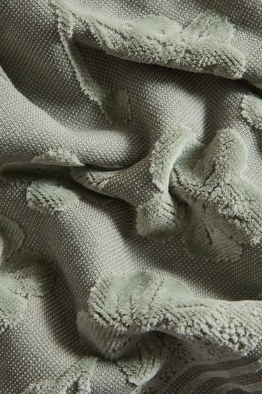 FLORAL JACQUARD BATH TOWEL - Green by Zara