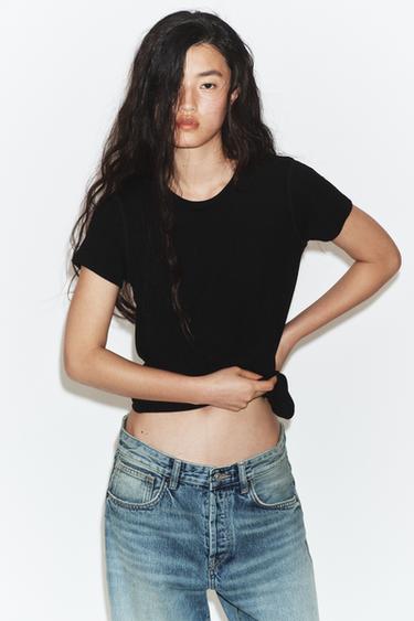 T-SHIRT WITH BACK VENT - Black by Zara