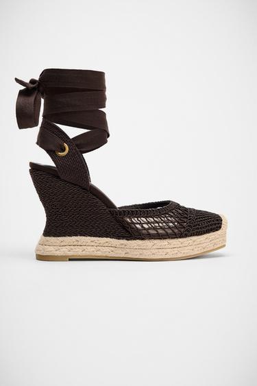 CURVED WEDGE HEEL - Brown by Zara