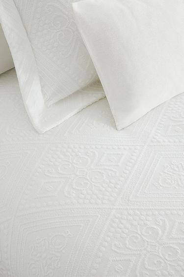 COTTON BEDSPREAD WITH GEOMETRIC DESIGN - White by Zara