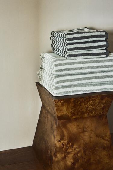 BATH TOWEL WITH COLOURED STRIPES - Greens by Zara