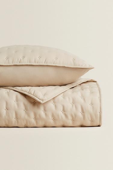 QUILTED QUILT WITH DOTS - Beige by Zara