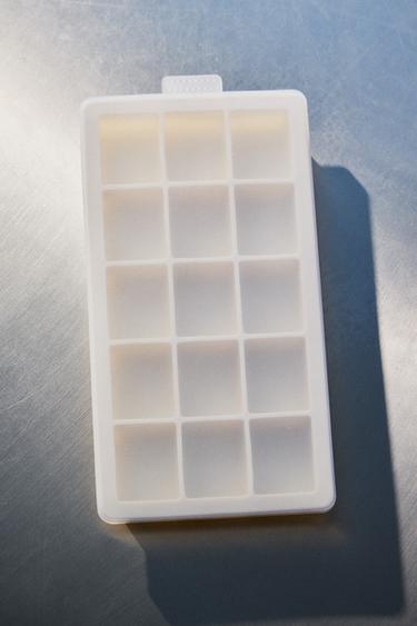 SILICONE ICE BUCKET TRAY WITH 15 ICE CUBES - Cream by Zara