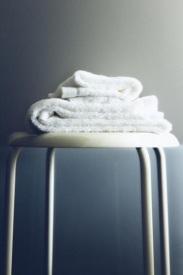 PLAIN COTTON TERRY BATH TOWEL (500 GXM²) - White by Zara