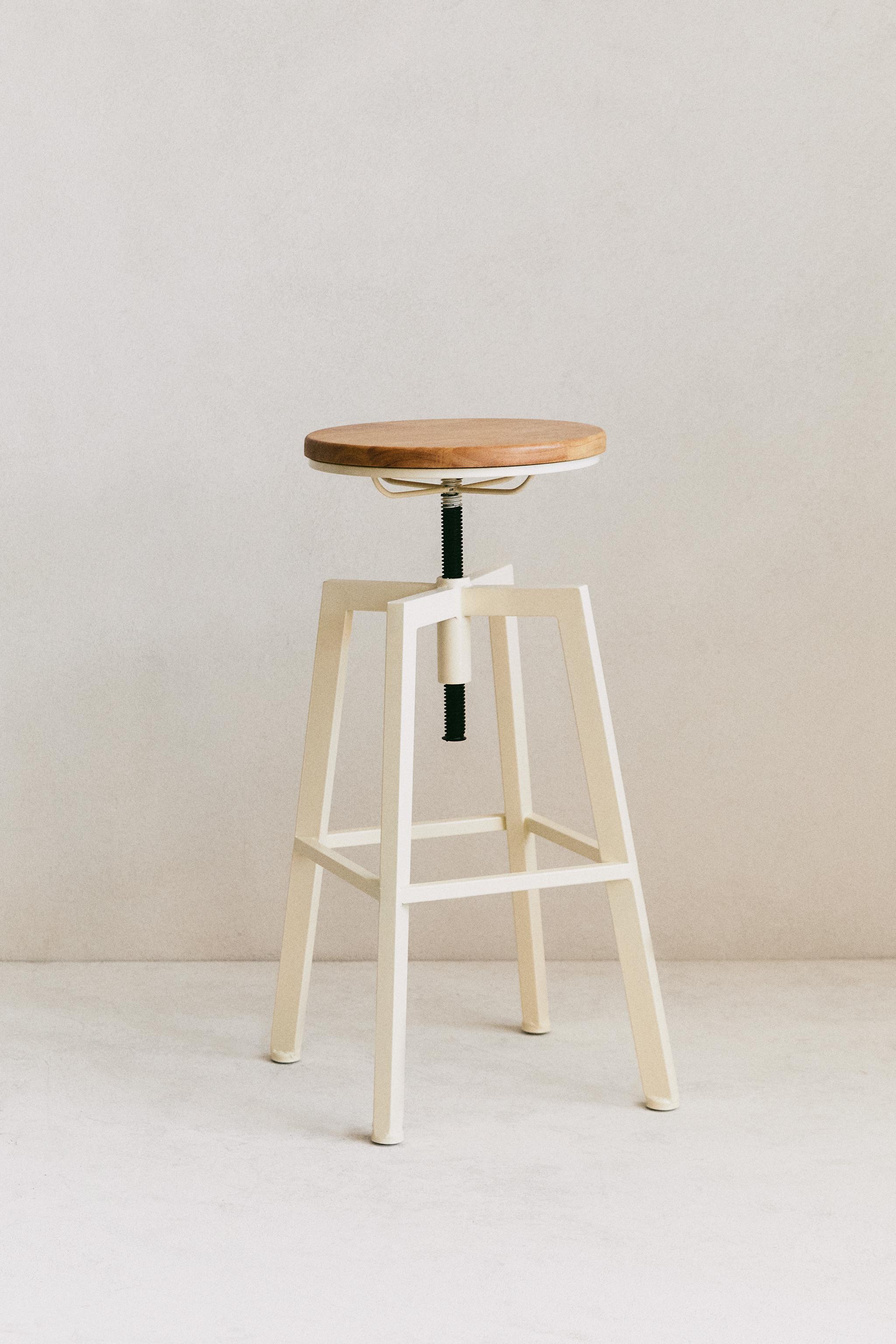 WOOD AND METAL SWIVEL BAR STOOL - Cream | ZARA