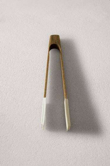 SILICONE AND WOODEN TONGS - Cream by Zara