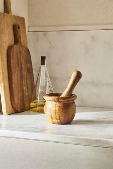 WOODEN PESTLE AND MORTAR - Light beige by Zara