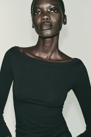 BOAT NECK T-SHIRT - Black by Zara