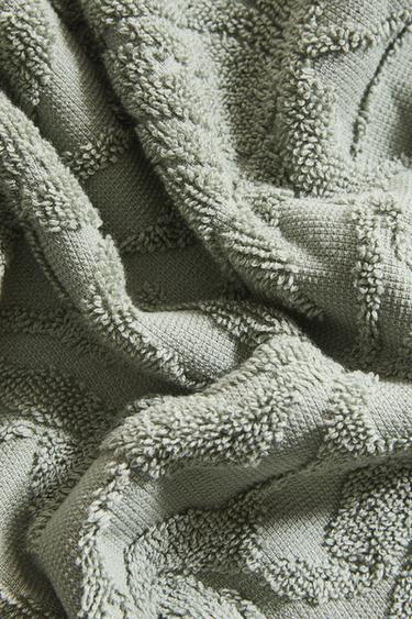 FLORAL JACQUARD BATH TOWEL - Green / Blue by Zara