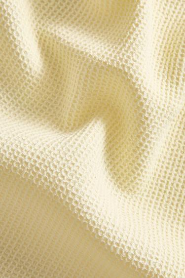 MICRO WAFFLE-KNIT BATH TOWEL - Yellow by Zara