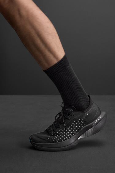 LONG-DISTANCE RUNNING TRAINERS - Black by Zara