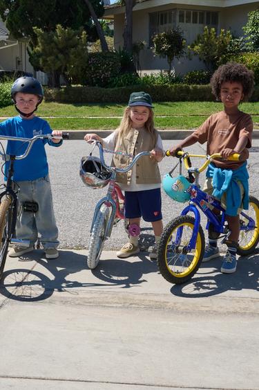 TWILL BERMUDA SHORTS WITH CHECK POCKETS - Khaki by Zara