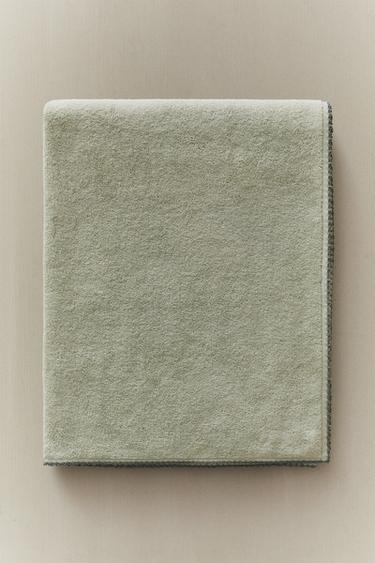 BATH TOWEL WITH TRIM DETAIL - Light green by Zara