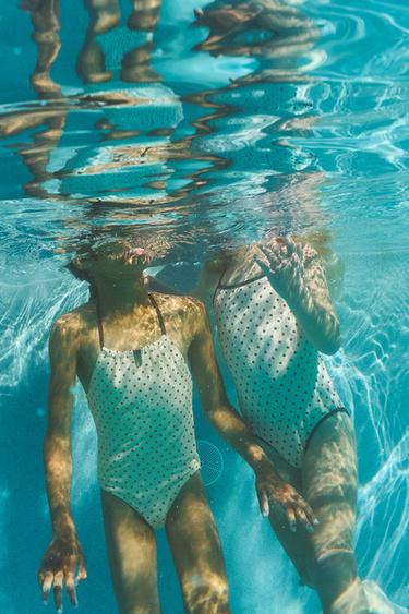 Zara {名称} - {颜色}