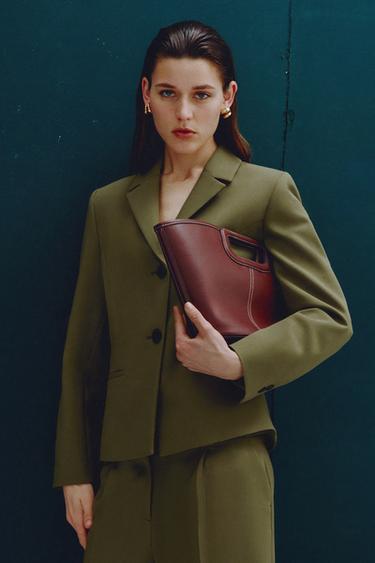 FITTED BLAZER WITH SHOULDER PADS - Light khaki by Zara
