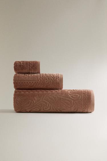 FLORAL JACQUARD BATH TOWEL - dark russet by Zara