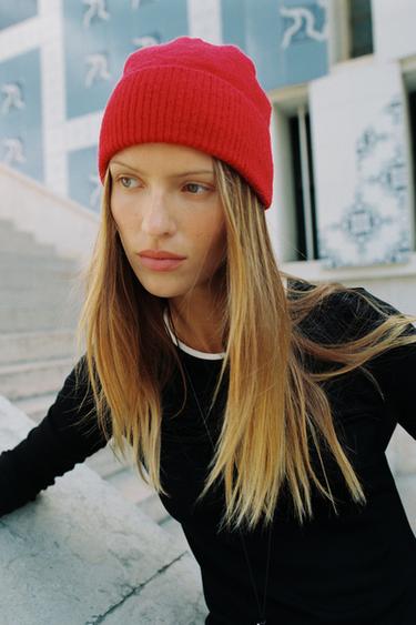 RIBBED KNIT BEANIE - Red by Zara