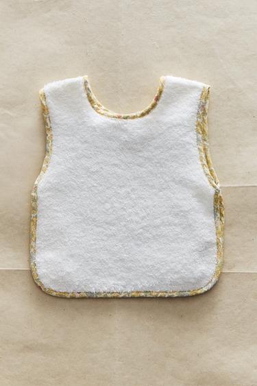 CHILDREN'S BIB WITH FLORAL PIPING - Cream by Zara