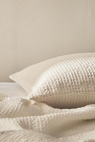 WAFFLE-KNIT CUSHION COVER - Ecru by Zara
