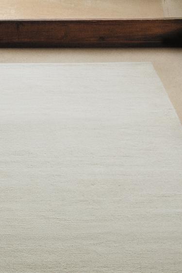 WOOL AND COTTON SOLID RUG - Light beige by Zara