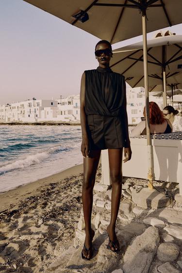 HIGH-WAIST SHORTS - Black by Zara