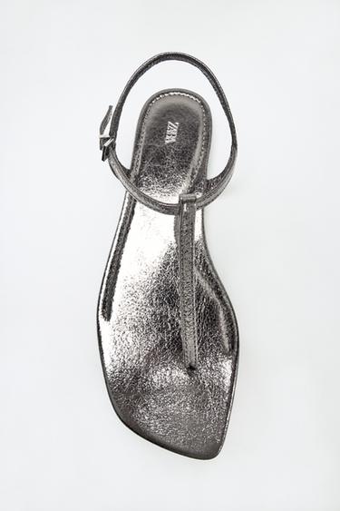 METALLIC FLAT SANDALS - Bronze by Zara