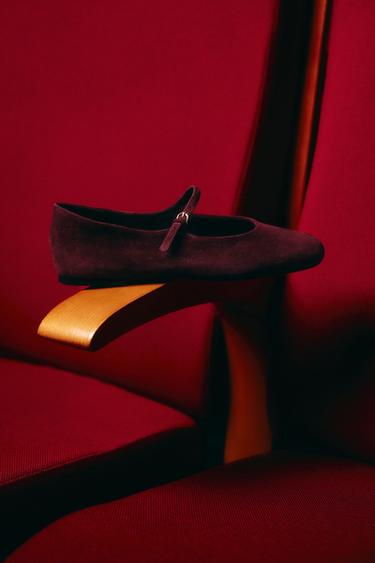 SUEDE BALLERINAS WITH BUCKLE - Burgundy Red by Zara