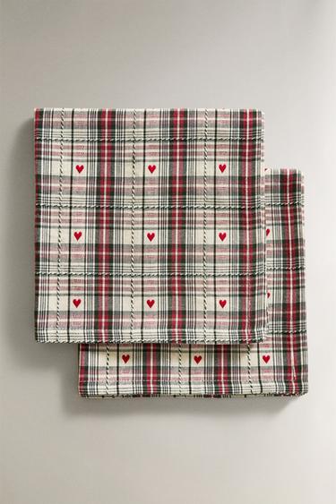 PACK OF DYED THREAD CHRISTMAS HEART NAPKINS (PACK OF 2) - Red by Zara