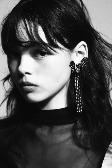 SPARKLY BATWING EARRINGS - Black by Zara