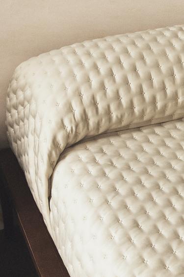 PLAIN QUILT WITH KNOTS - Cava by Zara