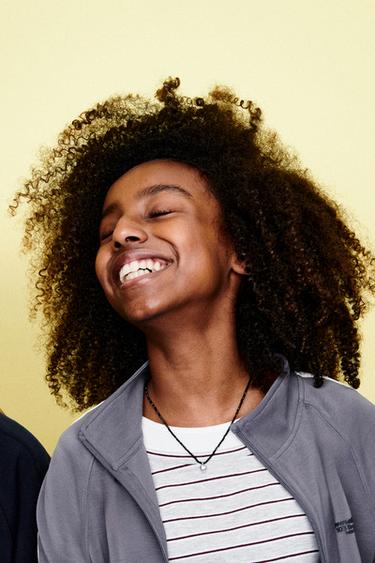 Zara {名称} - {颜色}