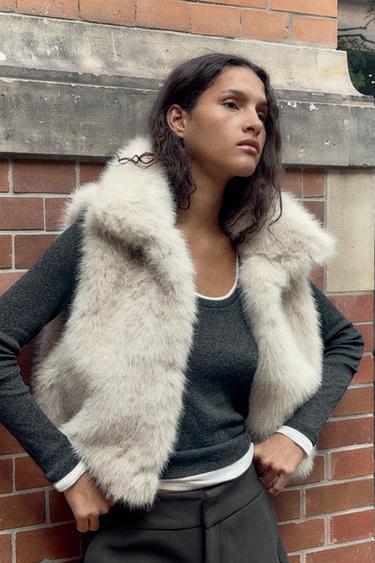 FAUX FUR GILET - Light beige by Zara