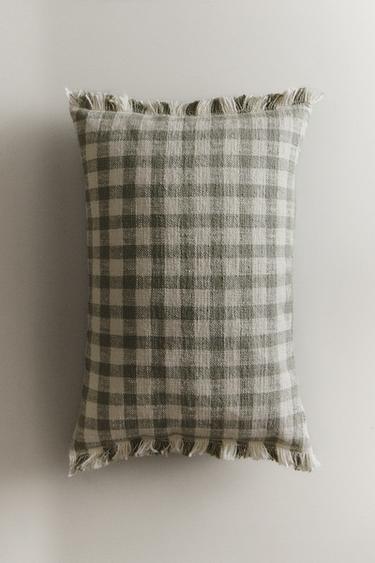 FRINGED CUSHION COVER - Magenta by Zara