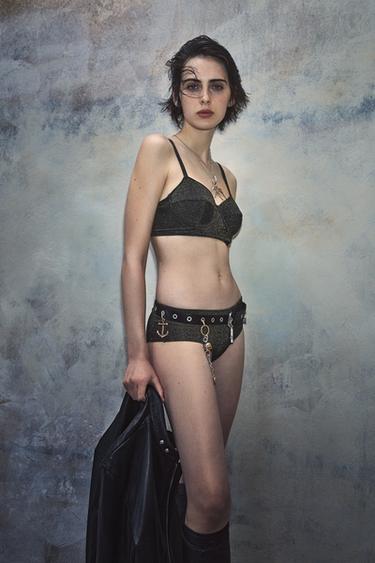 Zara {名称} - {颜色}