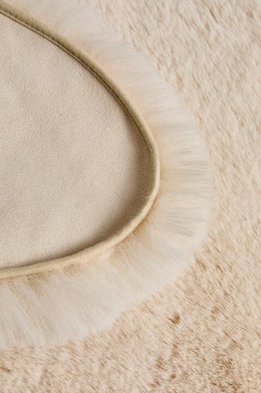 IRREGULAR FUZZY SMALL RUG - Brown / Taupe by Zara