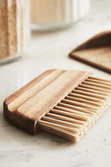 WOODEN DUSTPAN AND BRUSH - Light beige by Zara