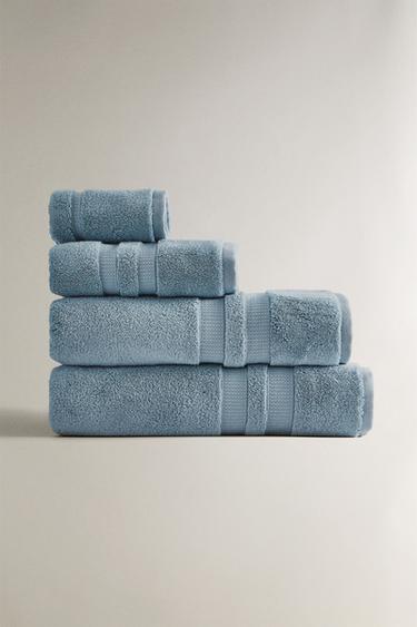 EXTRA SOFT DOUBLE BORDER BATH TOWEL - Light blue by Zara